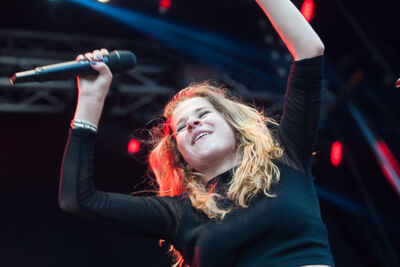 Laura Tesoro @ Midsummerfest Wommelgem, picture 30, photographed by Goele Bormans - FrontView Magazine