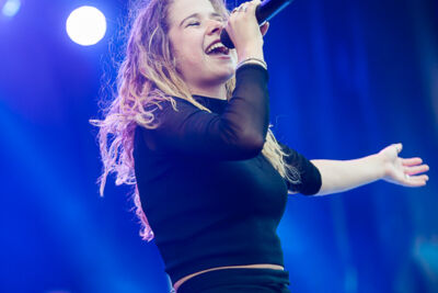 Laura Tesoro @ Midsummerfest Wommelgem, picture 36, photographed by Goele Bormans - FrontView Magazine