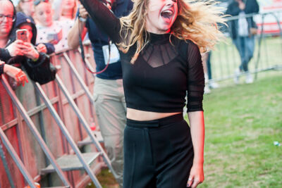 Laura Tesoro @ Midsummerfest Wommelgem, picture 40, photographed by Goele Bormans - FrontView Magazine