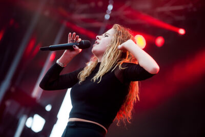 Laura Tesoro @ Midsummerfest Wommelgem, picture 44, photographed by Goele Bormans - FrontView Magazine