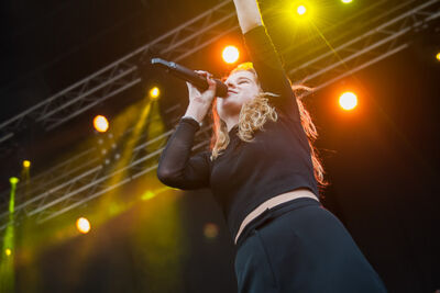Laura Tesoro @ Midsummerfest Wommelgem, picture 54, photographed by Goele Bormans - FrontView Magazine