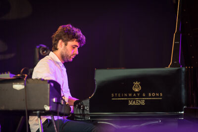 Penny Freeman feat. Mark Guiliana @ Jazz Middelheim 2017, picture 4, photographed by Jan van Hecke - FrontView Magazine