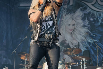 Doro @ Alcatraz 2017, picture 2, photographed by Edwin Houdevelt - FrontView Magazine