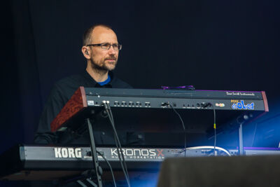 Nik Kershaw @ Nostalgie Beach Festival, picture 6, photographed by Marc Verdonck - FrontView Magazine