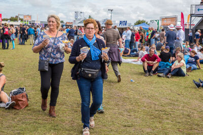 Sfeer @ Nostalgie Beach Festival, picture 6, photographed by Marc Verdonck - FrontView Magazine