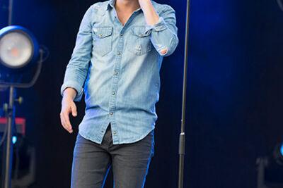 Niels Destadsbader @ Marktrock Aalst, picture 2, photographed by dirk janssens - FrontView Magazine