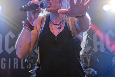 back'n black @ Razernij 2017, picture 13, photographed by FrontView Magazine