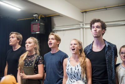 Toonmoment De Ridders van de ronde keukentafel @ Deep Bridge, foto 9, foto's door Goele Bormans - FrontView Magazine