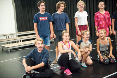 Toonmoment De Ridders van de ronde keukentafel @ Deep Bridge, foto 12, foto's door Goele Bormans - FrontView Magazine