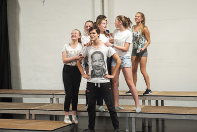 Toonmoment De Ridders van de ronde keukentafel @ Deep Bridge, foto 13, foto's door Goele Bormans - FrontView Magazine