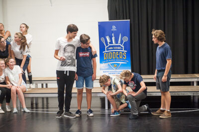 Toonmoment De Ridders van de ronde keukentafel @ Deep Bridge, foto 15, foto's door Goele Bormans - FrontView Magazine