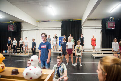 Toonmoment De Ridders van de ronde keukentafel @ Deep Bridge, foto 18, foto's door Goele Bormans - FrontView Magazine