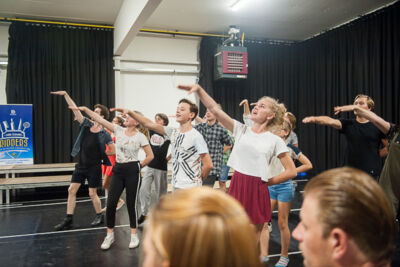 Toonmoment De Ridders van de ronde keukentafel @ Deep Bridge, foto 34, foto's door Goele Bormans - FrontView Magazine