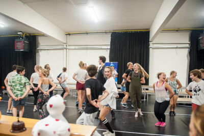 Toonmoment De Ridders van de ronde keukentafel @ Deep Bridge, foto 36, foto's door Goele Bormans - FrontView Magazine