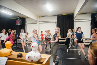 Toonmoment De Ridders van de ronde keukentafel @ Deep Bridge, foto 42, foto's door Goele Bormans - FrontView Magazine