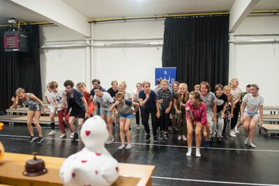 Toonmoment De Ridders van de ronde keukentafel @ Deep Bridge, foto 49, foto's door Goele Bormans - FrontView Magazine
