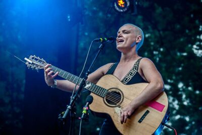 Wallis Bird @ Breda Barst, picture 2, photographed by Gert Daemen - FrontView Magazine