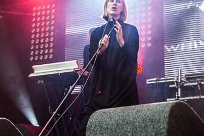 Whispering Sons @ Breda Barst, picture 5, photographed by Gert Daemen - FrontView Magazine