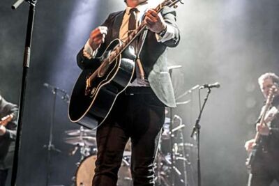 Guus Meeuwis @ 013, picture 2, photographed by Gert Daemen - FrontView Magazine