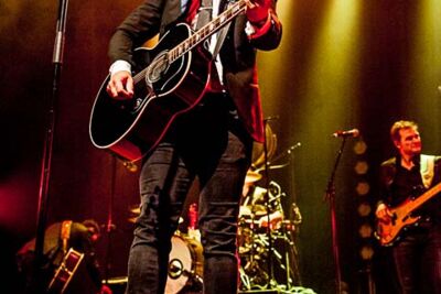 Guus Meeuwis @ 013, picture 10, photographed by Gert Daemen - FrontView Magazine