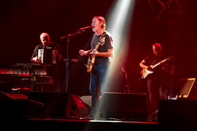 Chris Rea @ Vorst Nationaal, picture 8, photographed by Erwin Evrard - FrontView Magazine