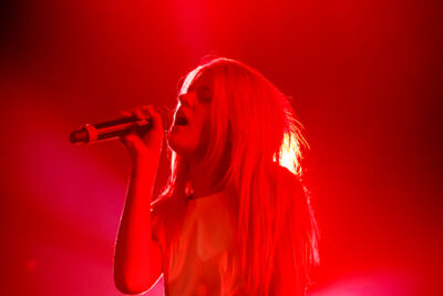 Emma Bale - Voorprogramma Bazart @ Sportpaleis, picture 5, photographed by Alex Wyckmans - FrontView Magazine