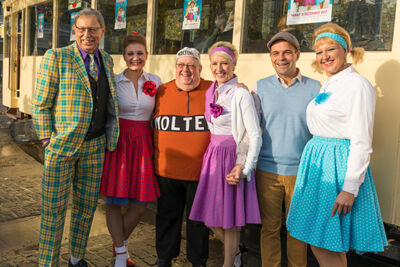 Castvoorstelling Azzek nog zou trouwen @ Fakkeltheater, picture 2, photographed by dirk janssens - FrontView Magazine