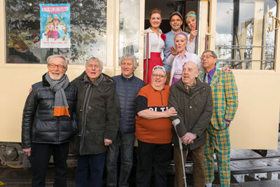 Castvoorstelling Azzek nog zou trouwen @ Fakkeltheater, picture 3, photographed by dirk janssens - FrontView Magazine