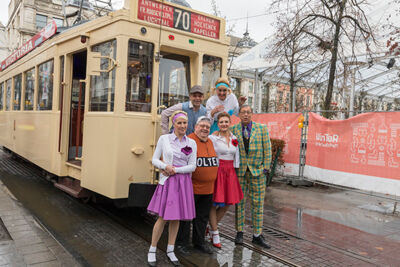 Castvoorstelling Azzek nog zou trouwen @ Fakkeltheater, picture 6, photographed by dirk janssens - FrontView Magazine