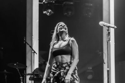 Anne-Marie @ The Qube 2017, foto 2, foto's door Jonas Wallecan - FrontView Magazine