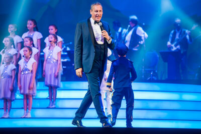 Samson & Gert Kerstshow @ Plopsaland, picture 17, photographed by Goele Bormans - FrontView Magazine