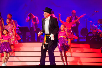 Samson & Gert Kerstshow @ Plopsaland, picture 72, photographed by Goele Bormans - FrontView Magazine