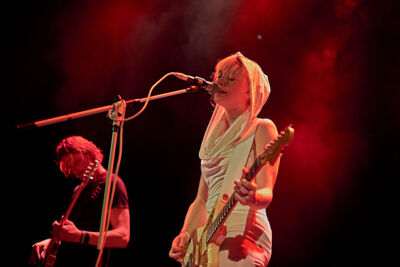 Inge van Calkar @ Effenaar, picture 4, photographed by James Van Roosbroeck - FrontView Magazine