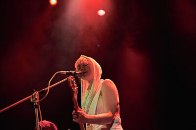 Inge van Calkar @ Effenaar, picture 6, photographed by James Van Roosbroeck - FrontView Magazine