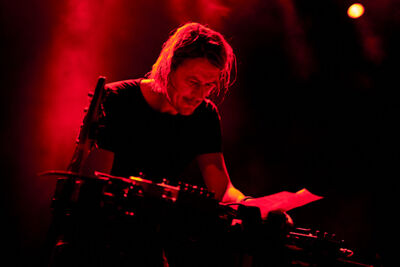 Inge van Calkar @ Effenaar, picture 9, photographed by James Van Roosbroeck - FrontView Magazine