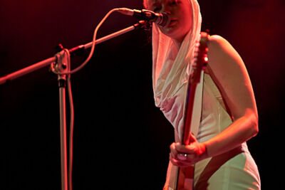 Inge van Calkar @ Effenaar, picture 10, photographed by James Van Roosbroeck - FrontView Magazine