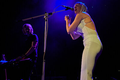 Inge van Calkar @ Effenaar, picture 12, photographed by James Van Roosbroeck - FrontView Magazine
