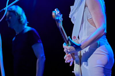 Inge van Calkar @ Effenaar, picture 13, photographed by James Van Roosbroeck - FrontView Magazine