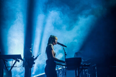 Angéle @ Het Depot, picture 2, photographed by Kristof Hayen - FrontView Magazine