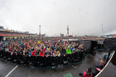 Walking On Cars @ Rock Am Ring 2018, picture 2, photographed by Edwin Houdevelt - FrontView Magazine