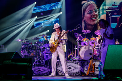 Carlos Santana - Divination Tour @ Sportpaleis, picture 2, photographed by Alex Wyckmans - FrontView Magazine