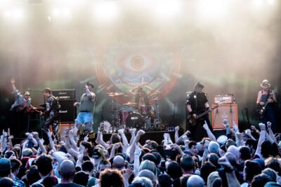 Turbonegro @ Sjock, foto 10, foto's door Luc Luyten - FrontView Magazine