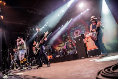 Turbonegro @ Sjock, foto 36, foto's door Luc Luyten - FrontView Magazine