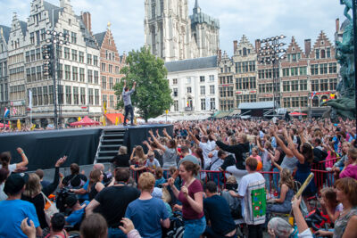 Niels Destadsbader @ 11-juli viering - Grote Markt Antwerpen, picture 28, photographed by Dimitri Vanlommel - FrontView Magazine