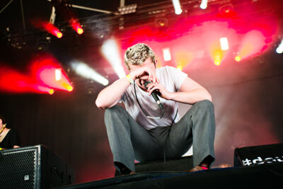 Shame @ Dour Festival 2018, picture 7, photographed by Magali Decamps - FrontView Magazine