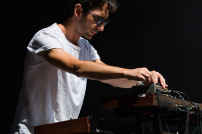 SUUNS @ Cactus, picture 2, photographed by Raf Degeest - FrontView Magazine