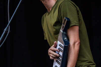 SUUNS @ Cactus, picture 4, photographed by Raf Degeest - FrontView Magazine