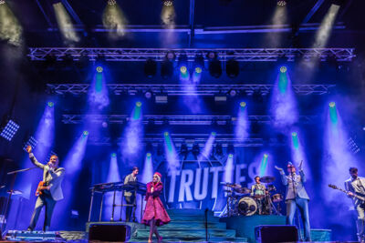 Les Truttes @ Sint-Baafsplein Gent, picture 1, photographed by Danny Wagemans - FrontView Magazine