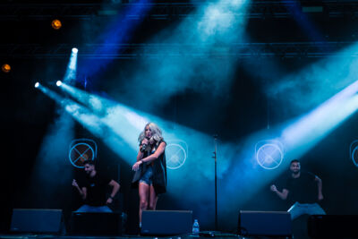 Noa Neal @ Sint-Baafsplein Gent, picture 2, photographed by Danny Wagemans - FrontView Magazine