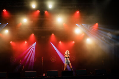 Noa Neal @ Sint-Baafsplein Gent, picture 4, photographed by Danny Wagemans - FrontView Magazine
